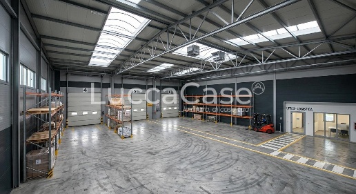 Foto Capannone industriale a Lucca Sant'Anna di 250 m² con 1 locali