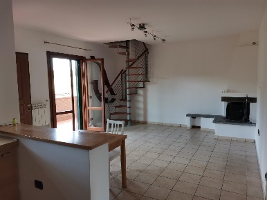 Foto Appartamento a Casole d'Elsa Cavallano di 95 m² con 6 locali