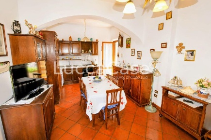 Foto Casa indipendente a Camaiore Lido di Camaiore di 190 m² con 13 locali