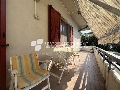 Foto Appartamento a Massa Marina di Massa Centro di 130 m² con 5 locali