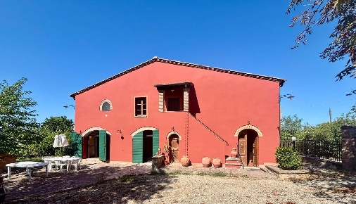 Foto Casale a Fauglia di 310 m² con 8 locali in vendita