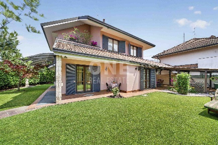 Foto Villa unifamiliare in Via Edison  15, Villasanta di 150 m² in vendita