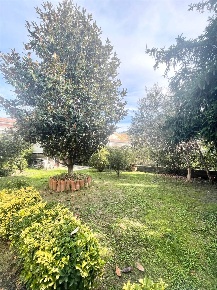 Foto Villa unifamiliare a Massarosa Massarosa Paese di 200 m² con 10 locali