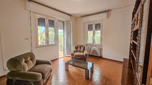 Foto Appartamento in Via II Giugno 14, Spello Centro di 150 m² con 4 locali