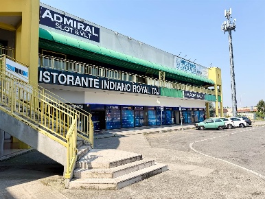 Foto Locale commerciale a Roncadelle di 473 m² con 3 locali in affitto