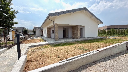 Foto Villa bifamiliare in VIA G. ROSSINI, Chignolo d'Isola di 135 m²