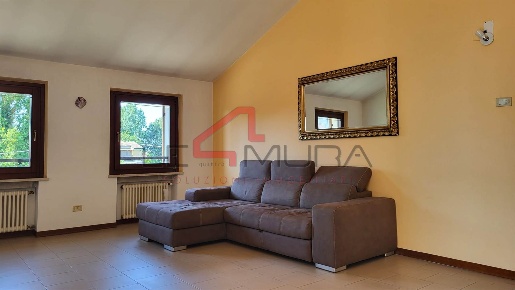 Foto Appartamento a Sanguinetto Centro di 151 m² con 5 locali in vendita