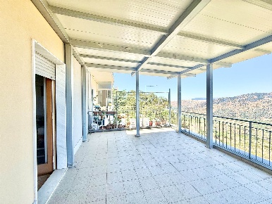 Foto Appartamento in Viale Catania 60, Bronte di 87 m² con 3 locali