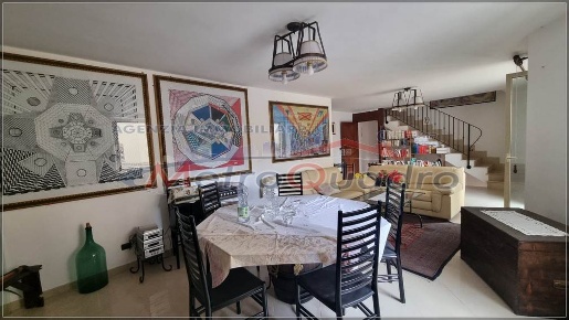 Foto Casa indipendente a Delia di 239 m² con 4 locali in vendita