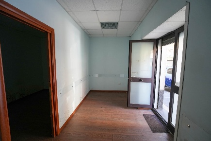 Foto Locale commerciale a Belpasso Centro di 114 m² in vendita