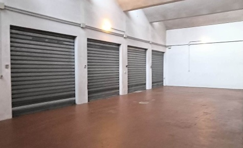 Foto Garage a Firenze Novoli di 12 m² con 1 locali in vendita