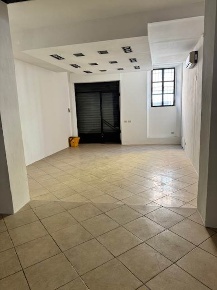 Foto Negozio a Parma Centro Storico di 62 m² con 2 locali in vendita