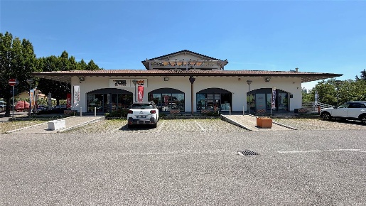 Foto Negozio in VIA VITTORIO EMANUELE  1189, Calusco d'Adda di 602 m²