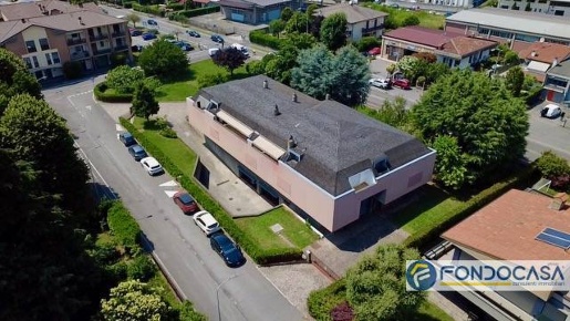 Foto Villa unifamiliare a Azzano San Paolo di 710 m² con 12 locali