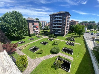 Foto Appartamento in Via Bosisio 2, Monza di 102 m² con 4 locali in vendita