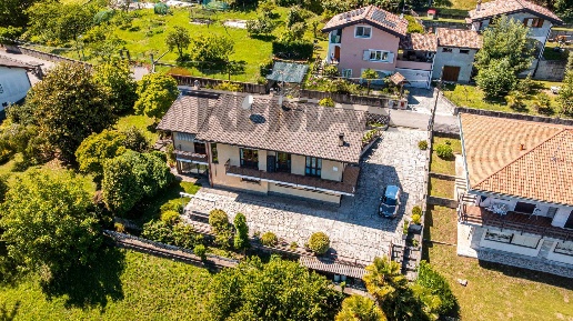 Foto Villa unifamiliare in Via Verbano 8, Paruzzaro Centro di 220 m²
