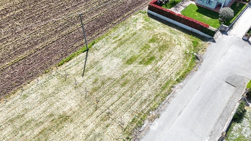 Foto Terreno residenziale in Via Michelangelo Buonarroti, Visano Centro