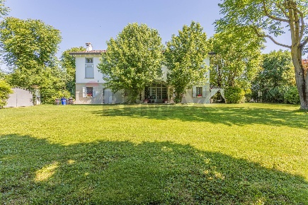 Foto Villa unifamiliare in Via Canalvecchio 8, Carpi Cibeno di 679 m²