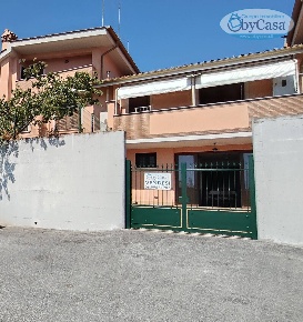 Foto Villa unifamiliare in via della costa 16, Manziana di 90 m² in vendita