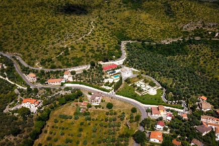 Foto Villa unifamiliare in Strada provinciale 41b Farense 390, di 1064 m²