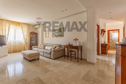 Foto Appartamento in Via Enrico Fermi 4a, Valenzano di 121 m² con 4 locali