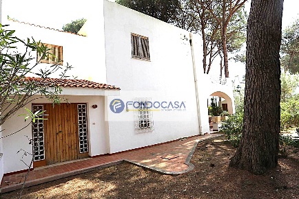 Foto Villa unifamiliare in via Amerigo Vespucci, Lecce di 175 m² in vendita