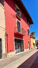 Foto Casa indipendente in via dante 11, Moniga del Garda di 317 m²