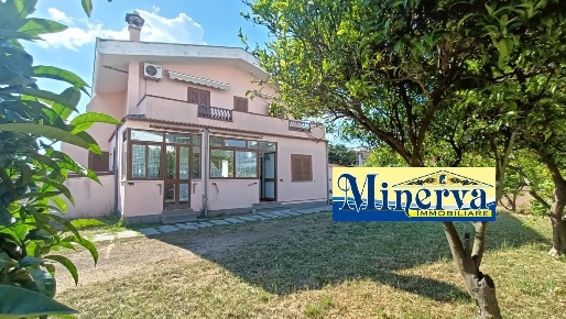 Foto Case semi ndipendenti in Via dei Salici, Anzio Villa Claudia di 95 m²