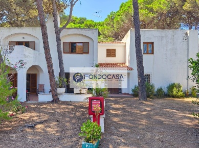 Foto Villa unifamiliare in via Amerigo Vespucci, Lecce di 175 m² in vendita
