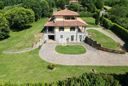 Foto Villa unifamiliare in Strada Sammartinese 12/I, Viterbo di 430 m²