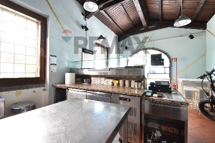 Foto Attività commerciale in Corso marconi 65, Arona Centro di 35 m²