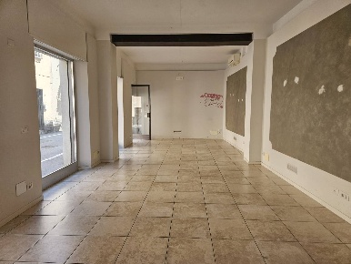 Foto Attività commerciale in VIA GRAMSCI 46, Oleggio Centro di 70 m²