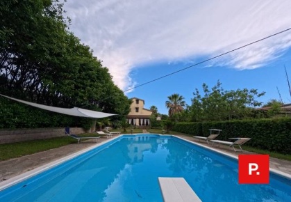 Foto Villa unifamiliare in Via Felce 18, Formicola di 450 m² con 7 locali
