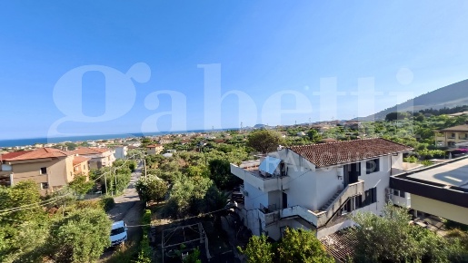 Foto Appartamento in Via faraoni snc, Formia Centro di 100 m² con 3 locali