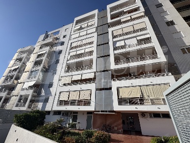 Foto Appartamento in Via CALDAROLA 27, Bari Japigia di 110 m² con 3 locali