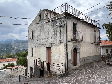 Foto Casa indipendente in Largo Santa Maria delle Grazie 28, di 235 m²