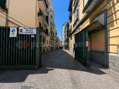 Foto Appartamento in Via Guglielmo Marconi 30, Portici di 100 m² in vendita