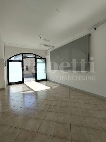 Foto Negozio in Via GAVELLO - Via Giacomo Matteotti 00, Gavello Centro