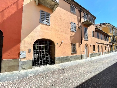 Foto Appartamento in Via Luigi Paruzza 7, Alba Centro di 40 m² con 2 locali