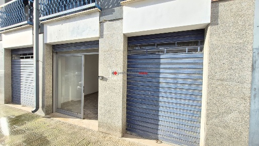 Foto Negozio in Via Benedetto Croce 85, Foggia di 77 m² con 2 locali