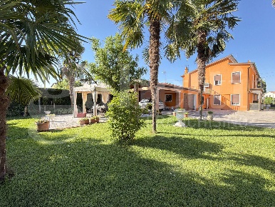 Foto Casa indipendente a Piove di Sacco di 283 m² con 8 locali in vendita