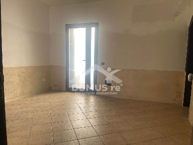 Foto Locale commerciale in Via Cavallotti, Andria Ospedale di 42 m²
