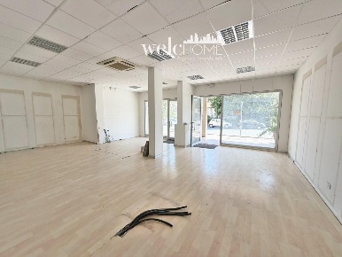 Foto Locale commerciale a Signa Centro di 98 m² con 2 locali in vendita