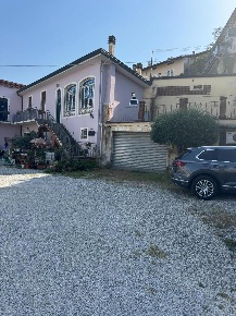 Foto Appartamento a Lucca Arancio di 320 m² con 9 locali in vendita