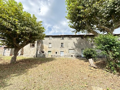 Foto Appartamento a Seravezza Centro di 133 m² con 6 locali in vendita
