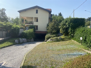 Foto Appartamento a Cocquio-Trevisago di 100 m² con 3 locali in vendita