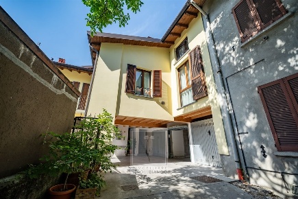 Foto Appartamento in via dante alighieri, Castello di Brianza di 117 m²