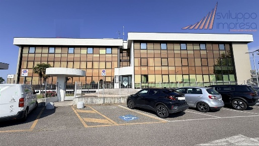 Foto Ufficio in via Ornago, Bellusco Centro di 592 m² in affitto