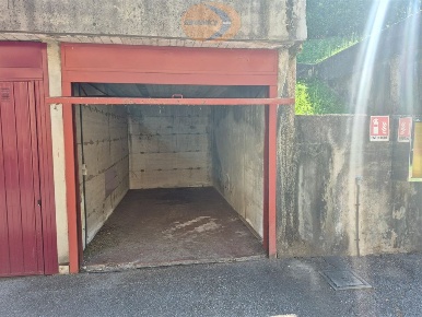 Foto Box in Via Garibaldi, Barzanò Centro di 14 m² con 1 locali in vendita