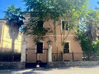 Foto Appartamento in VIA CAPPUCCINI, Fabriano Centro di 120 m² con 6 locali